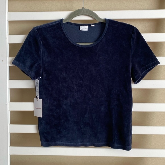 NWT Aritzia Sunday Best Velvet Henri T-Shirt in Total Eclipse Navy Blue Small - Picture 3 of 13
